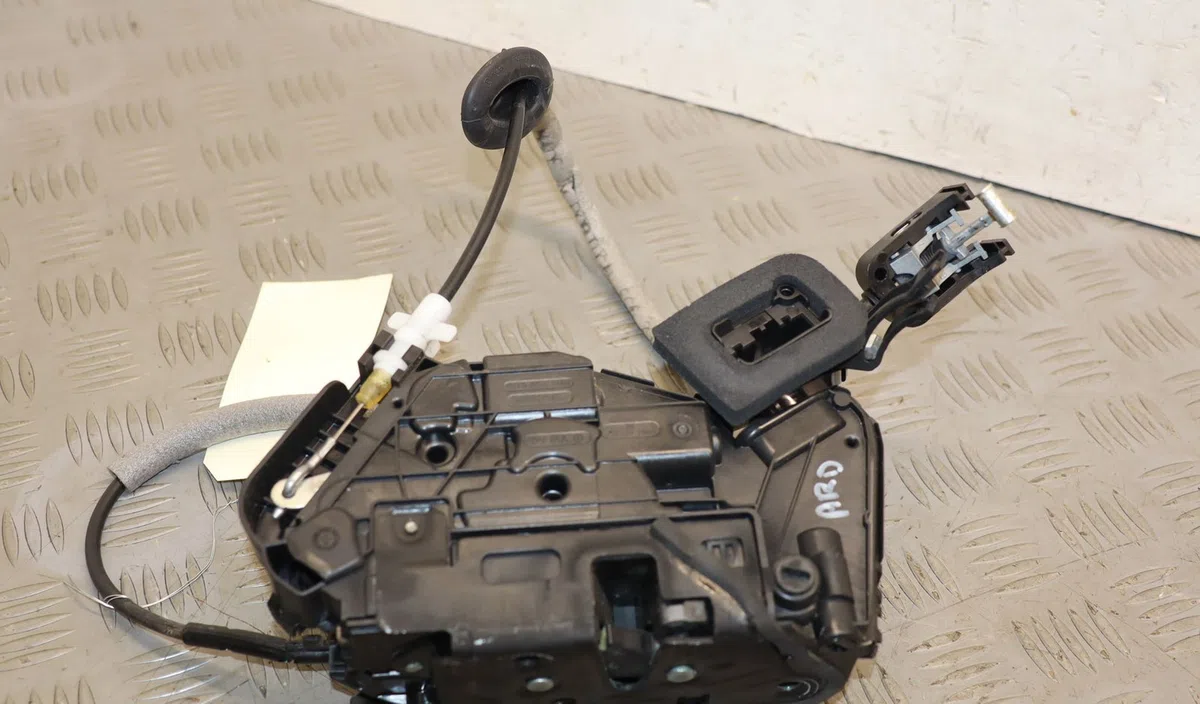 Serrure porte ard Volkswagen POLO VI (AW1, BZ1, AE1) 1.6 tdi (2017-2019) occasion