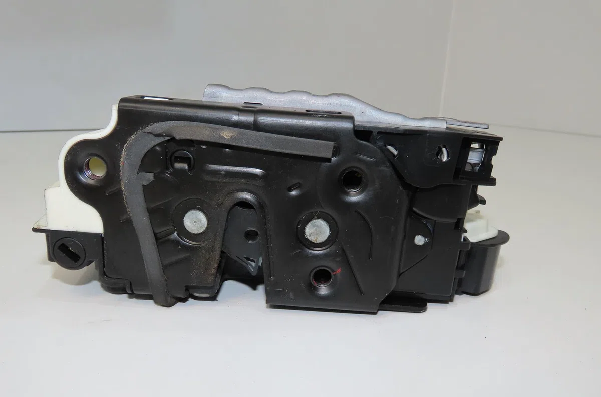 Serrure porte ard Volkswagen UP! (121, 122, BL1, BL2, BL3, 123) 1.0 (2011-2020) 5 portes occasion