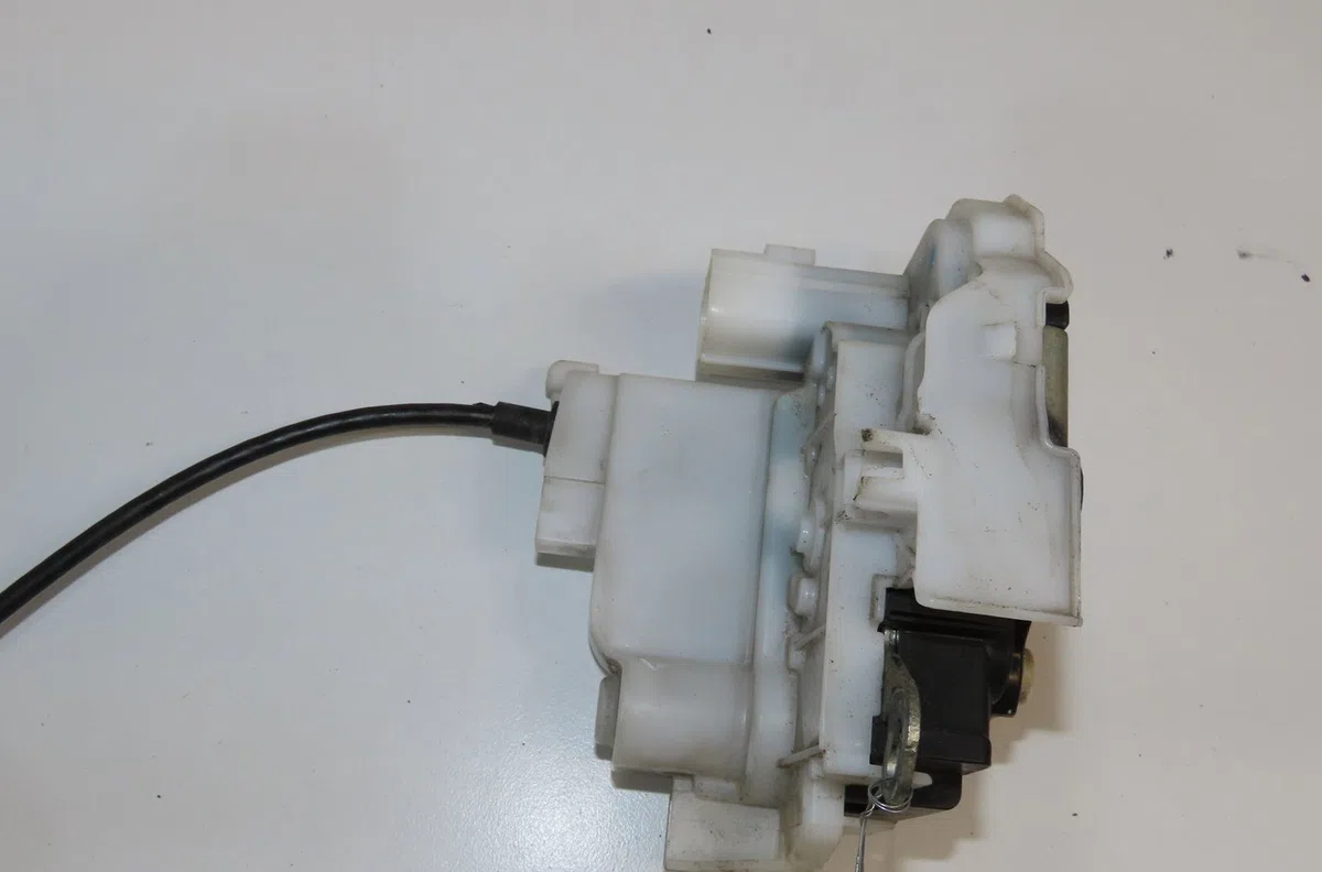 Serrure porte arg Alfa romeo 159 (939_) 2.0 jtdm (939axp1b) (2009-2011) occasion
