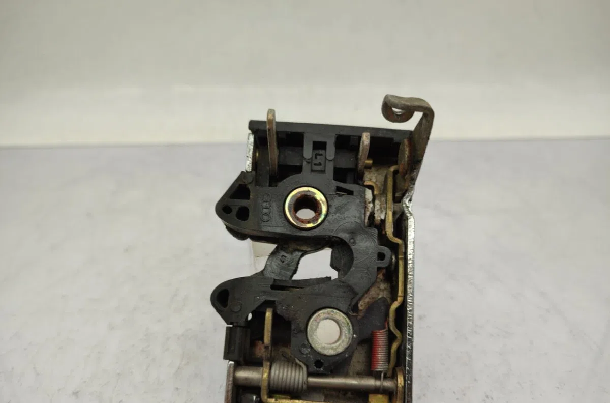 Serrure porte arg AUDI 80 3 AVANT PHASE 2 BREAK occasion