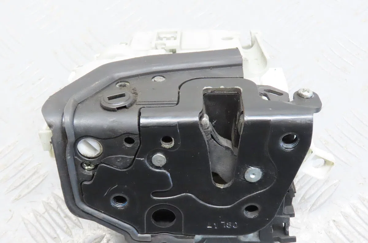 Serrure porte arg Audi A1 Sportback (8XA, 8XF) 1.4 tdi (2014-2018) occasion