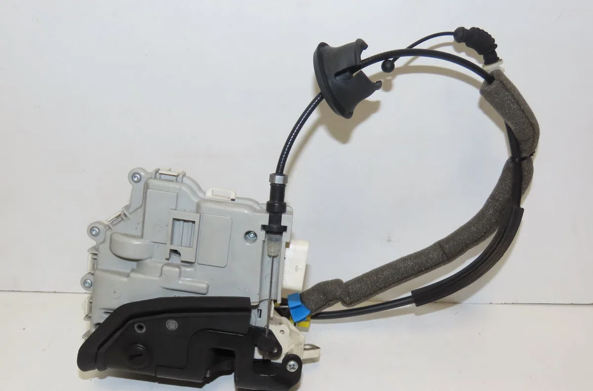 Serrure porte arg Audi A1 Sportback (8XA, 8XF) 1.4 tfsi (2011-2015) occasion
