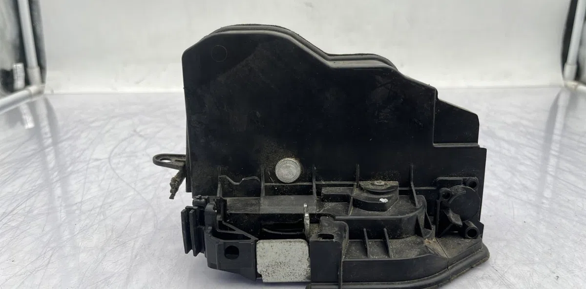 Serrure porte arg BMW SERIE 1 E87 PHASE 2 occasion