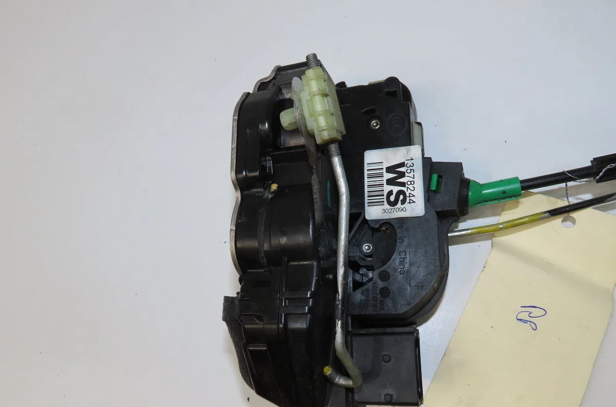 Serrure porte arg Chevrolet ORLANDO (J309) 2.0 d (2011-2015) occasion