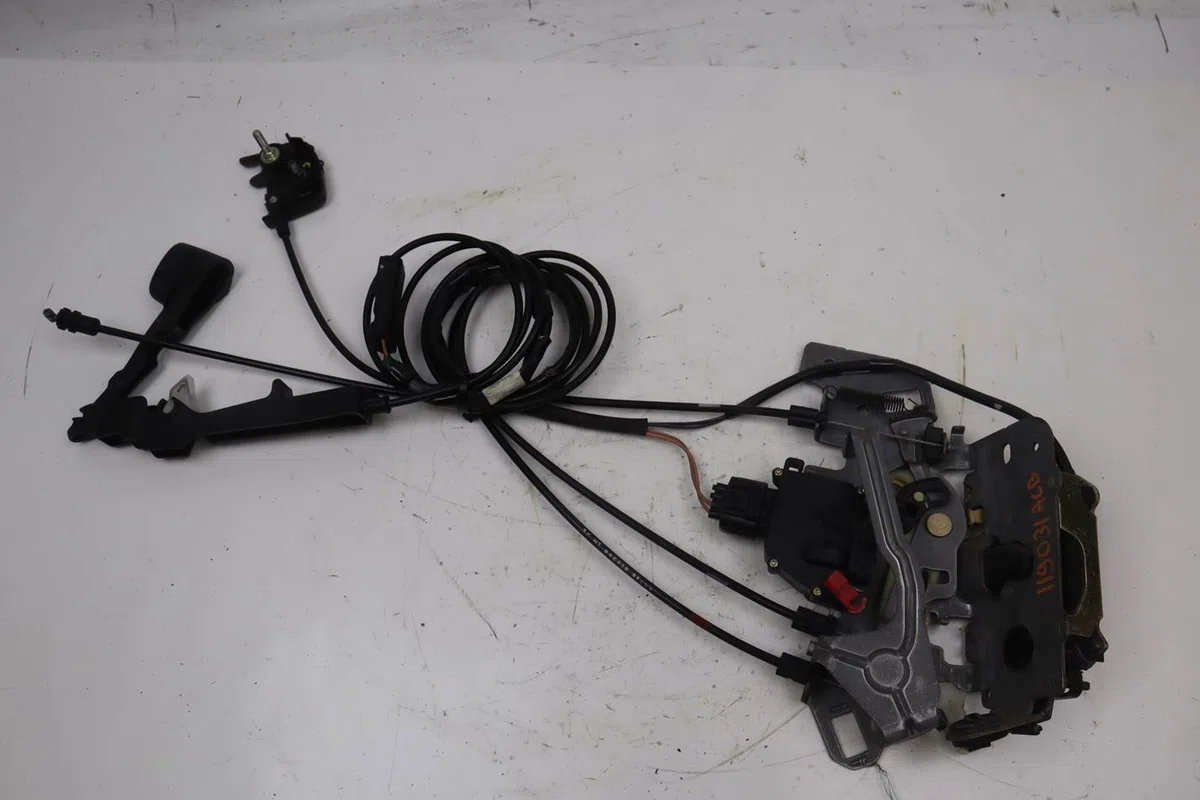 Serrure porte arg Chrysler VOYAGER IV (RG, RS) 2.5 crd (2000-2008) occasion
