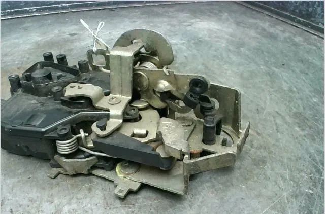Serrure porte arg Citroën XM (Y4) 2.5 td (1994-2000) occasion