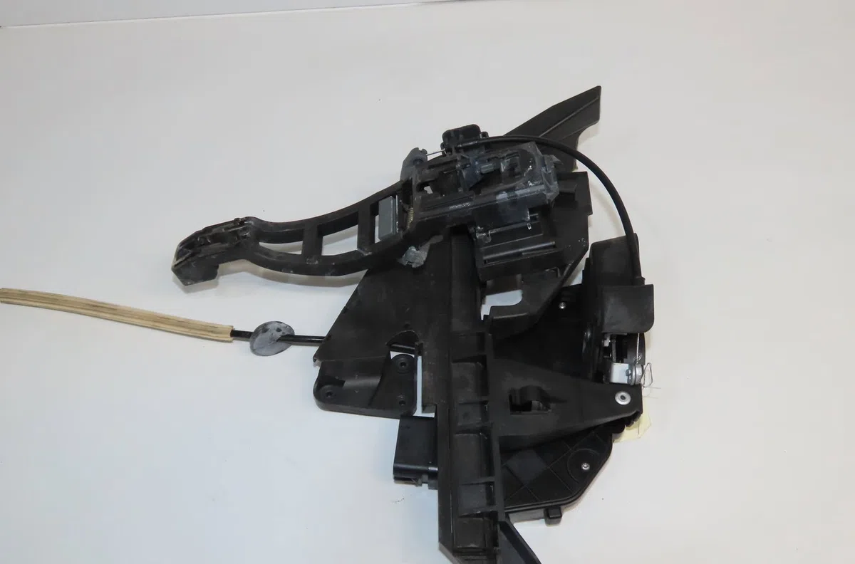 Serrure porte arg Ford KUGA I 2.0 tdci (2008-2012) 5 portes occasion