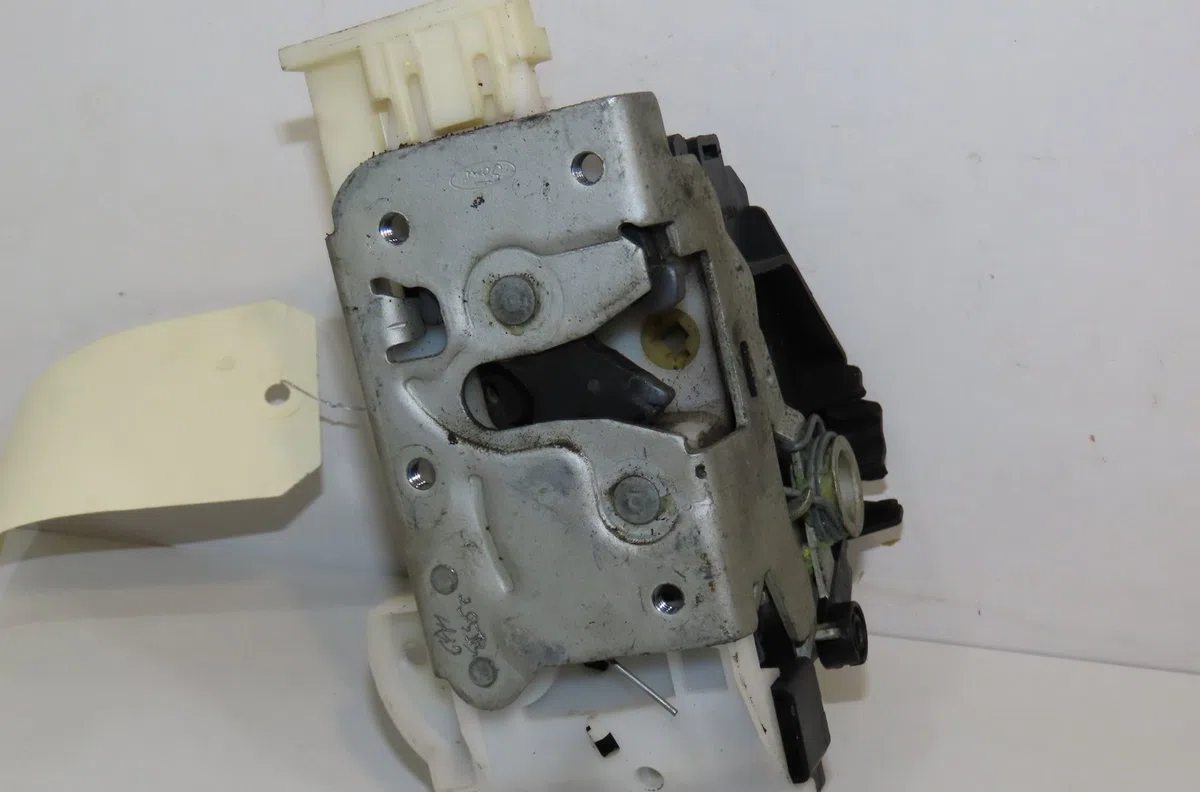 Serrure porte arg Ford MONDEO III A trois volumes (B4Y) 2.0 16v (2000-2007) occasion