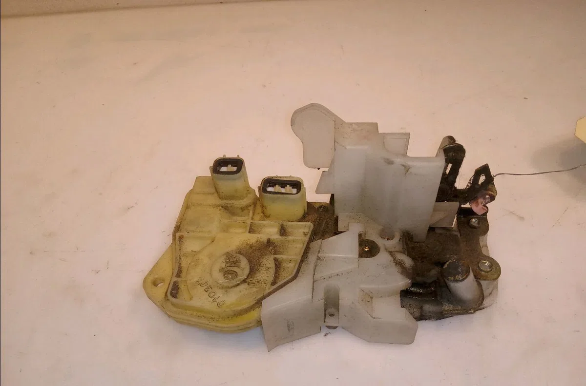 Serrure porte arg Honda CIVIC VII Hatchback (EU, EP, EV) 1.6 i (ep2, eu8, eu6) (2001-2005) occasion