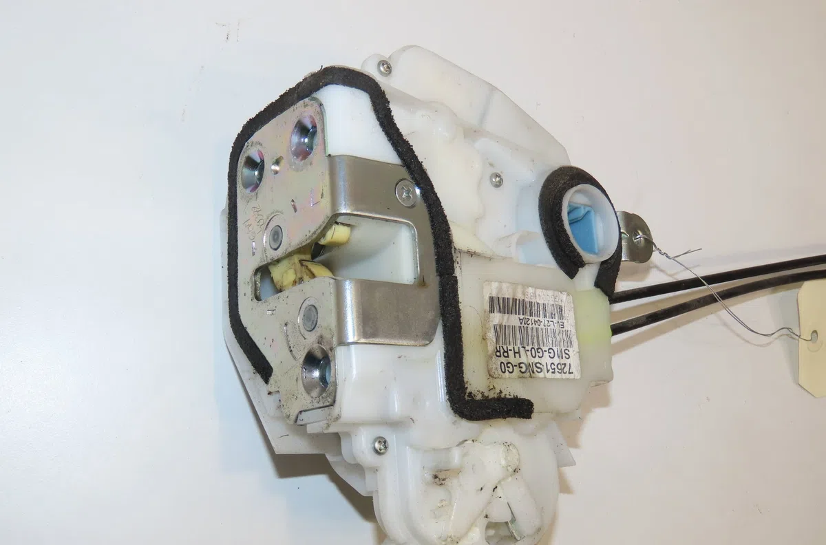 Serrure porte arg Honda CIVIC VIII Hatchback (FN, FK) 2.2 ctdi (fk3) (2005) 5 portes occasion