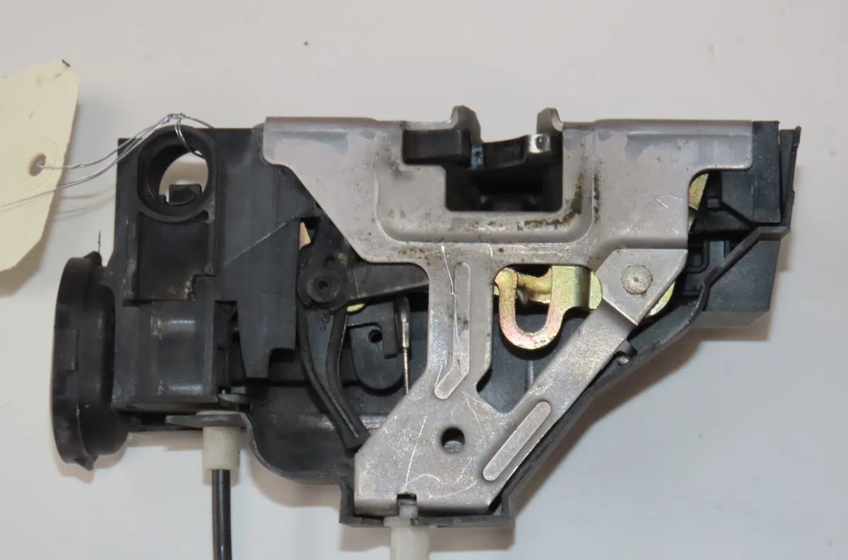 Serrure porte arg Mercedes-benz CLASSE A (W168) A 190 (168.032, 168.132) (1999-2004) occasion