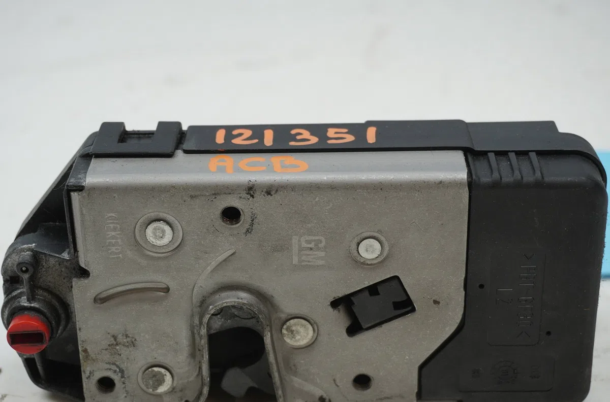 Serrure porte arg Opel CORSA C (X01) 1.2 (f08, f68) (2000-2009) occasion