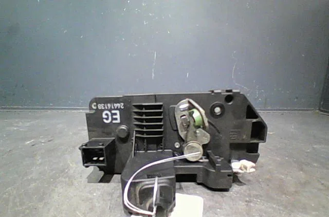 Serrure porte arg Opel CORSA C (X01) 1.2 (f08, f68) (2000-2009) occasion