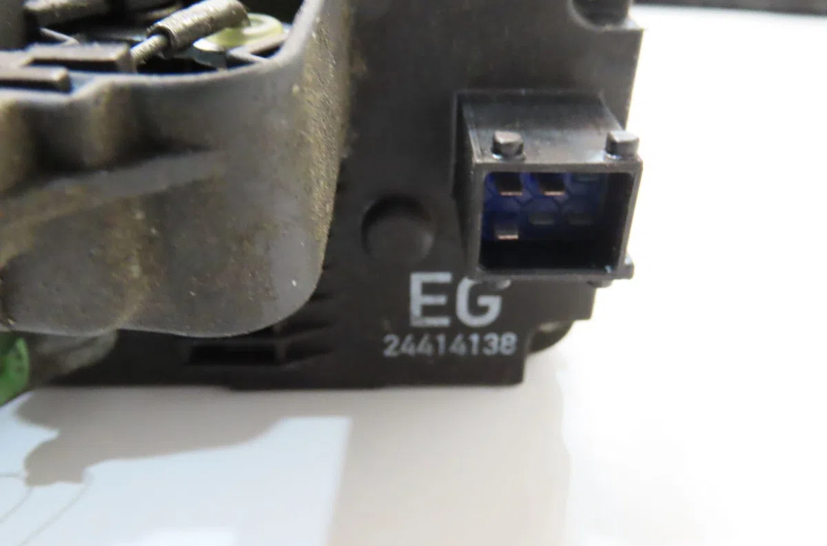 Serrure porte arg Opel CORSA C (X01) 1.7 dti (f08, f68) (2000-2009) 5 portes occasion