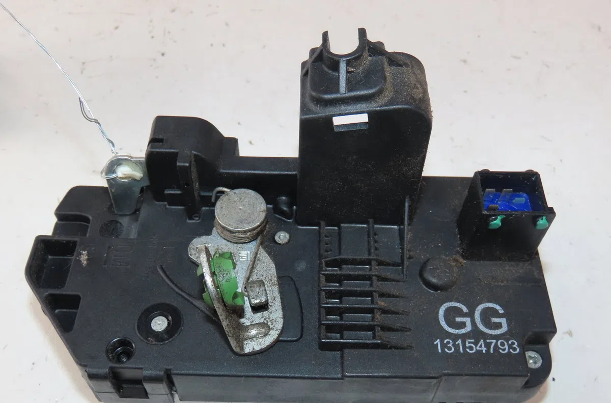 Serrure porte arg Opel MERIVA A Monospace (X03) 1.7 dti (e75) (2003-2010) occasion