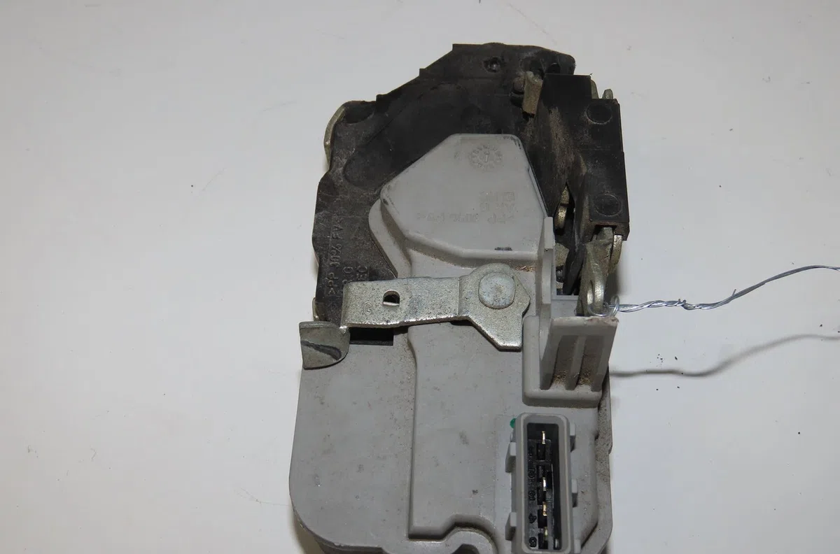 Serrure porte arg Peugeot 206 (2L_, 2M_) 1.1 (2009-2013) occasion