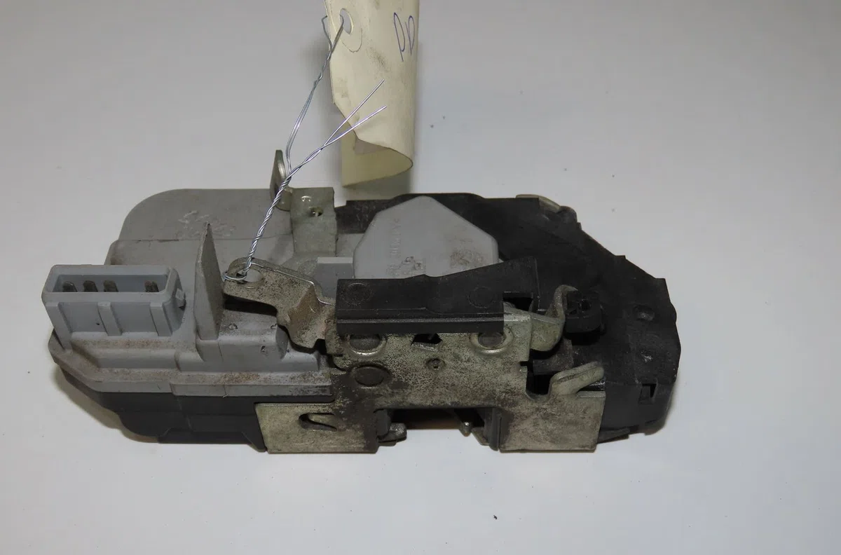 Serrure porte arg Peugeot 206 (2L_, 2M_) 1.4 hdi eco 70 (2009-2013) 5 portes occasion
