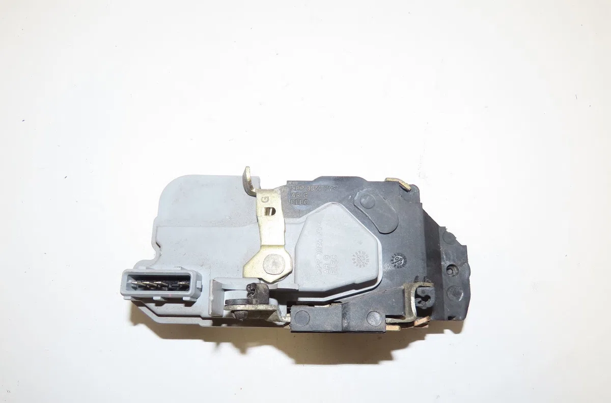 Serrure porte arg Peugeot 206 (2L_, 2M_) 1.4 i (2lkfwa, 2mkfwa) (2009-2013) 3 portes occasion
