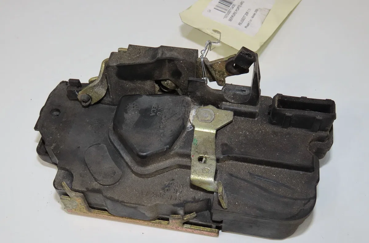 Serrure porte arg Peugeot 206 3-5 portes (2A-C) 1.1 i (1998-2007) occasion