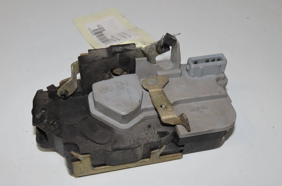 Serrure porte arg Peugeot 206 3-5 portes (2A-C) 1.4 i (1998-2012) 3 portes occasion