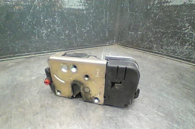 Serrure porte arg Peugeot 206 3-5 portes (2A-C) 1.6 16v (2000-2009) 3 portes occasion