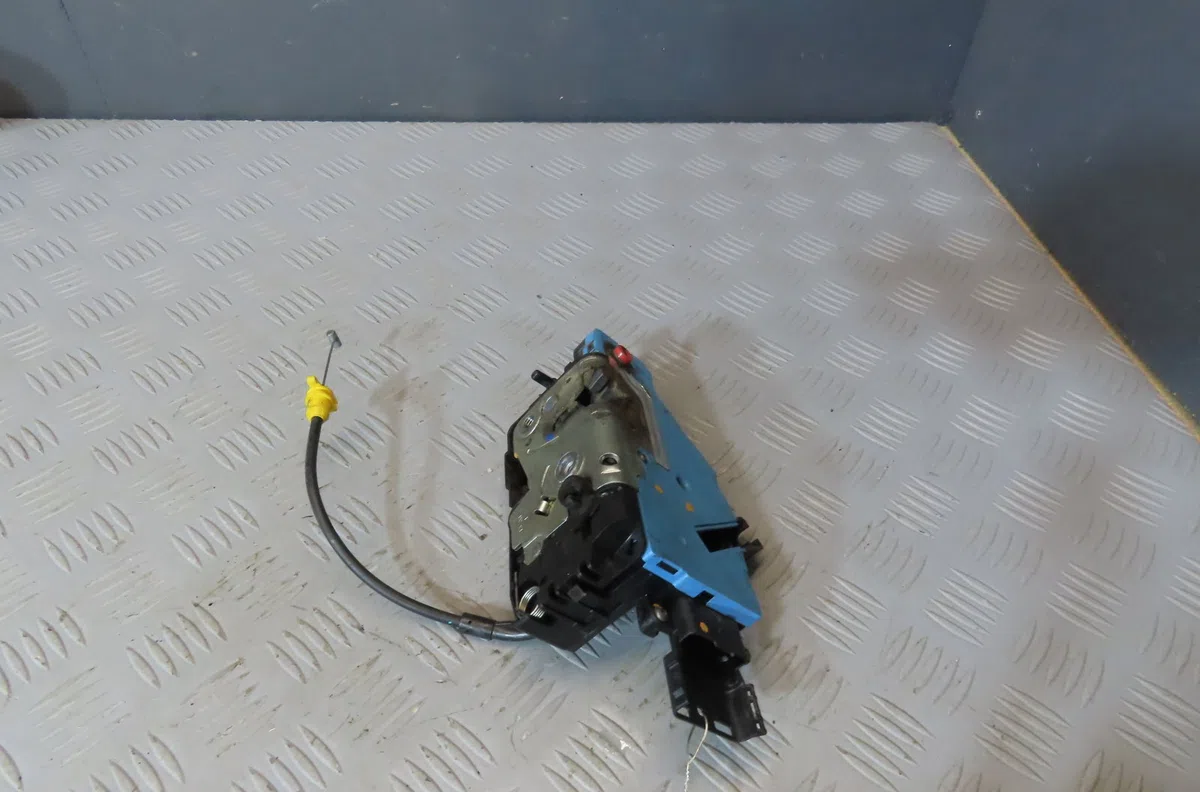 Serrure porte arg Peugeot 207-207 (WA_, WC_) 1.4 16v (2006-2013) 3 portes occasion