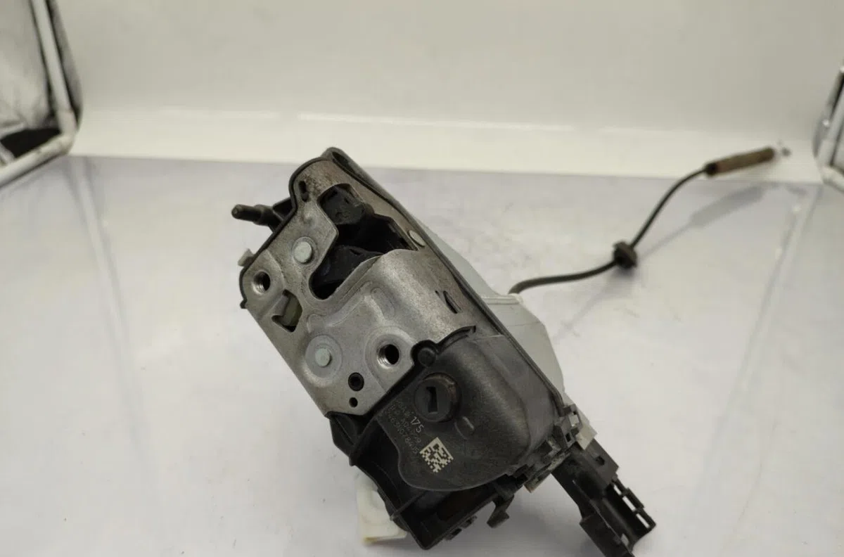 Serrure porte arg PEUGEOT 308 1 SW PHASE 2 BREAK occasion
