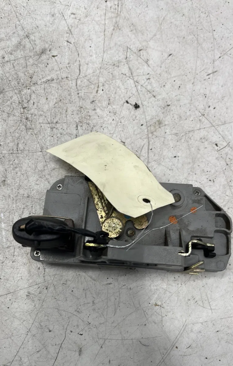 Serrure porte arg Peugeot 406 (8B) 1.8 16v (1995-2000) occasion
