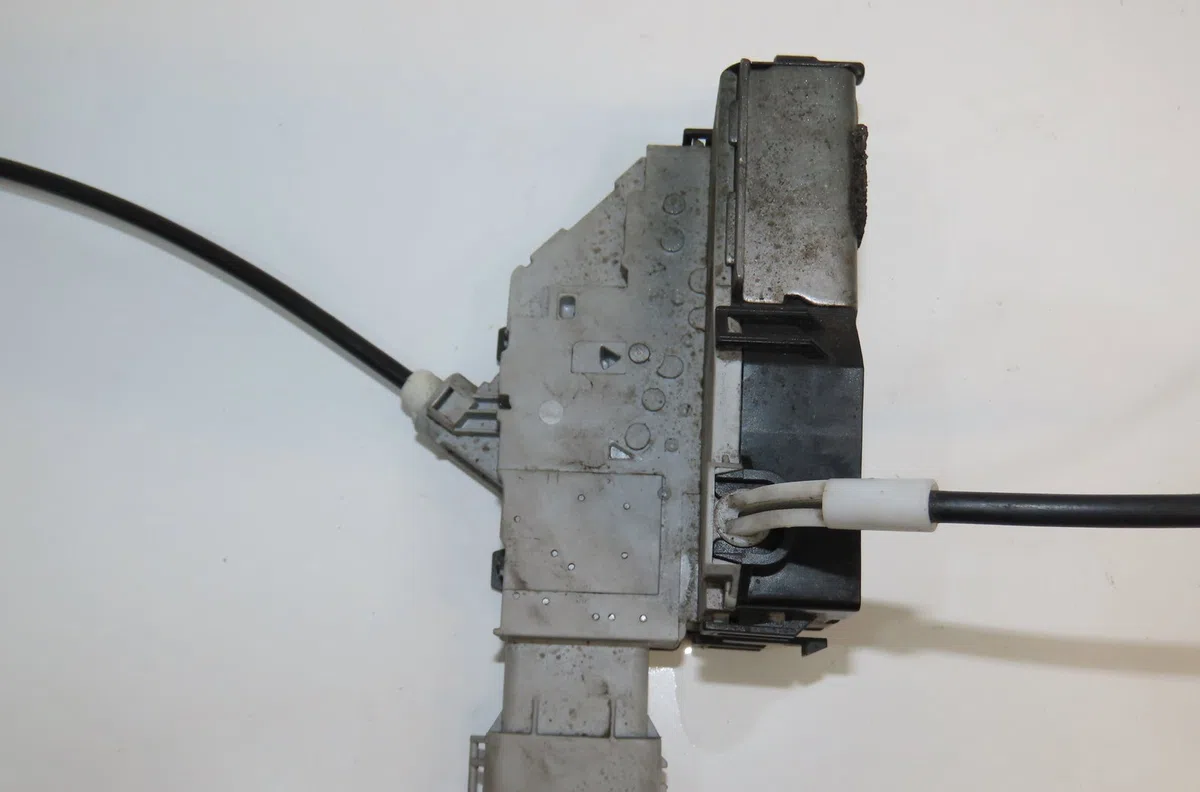 Serrure porte arg Peugeot 407 SW (6E_) 2.0 hdi 135 (2004-2010) occasion