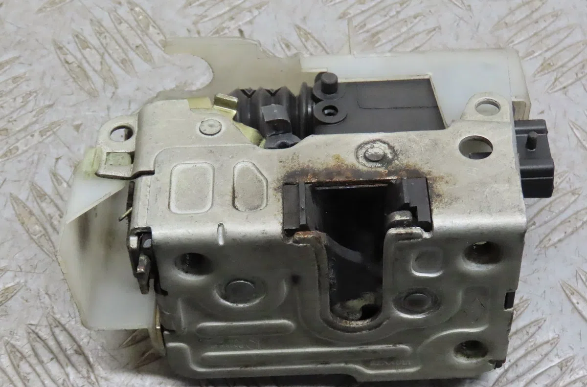 Serrure porte arg Renault CLIO II (BB_, CB_) 1.4 16v (b-cb0p, bb13) (2000-2008) 5 portes occasion