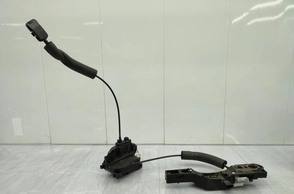 Serrure porte arg RENAULT LAGUNA 3 PHASE 1 occasion