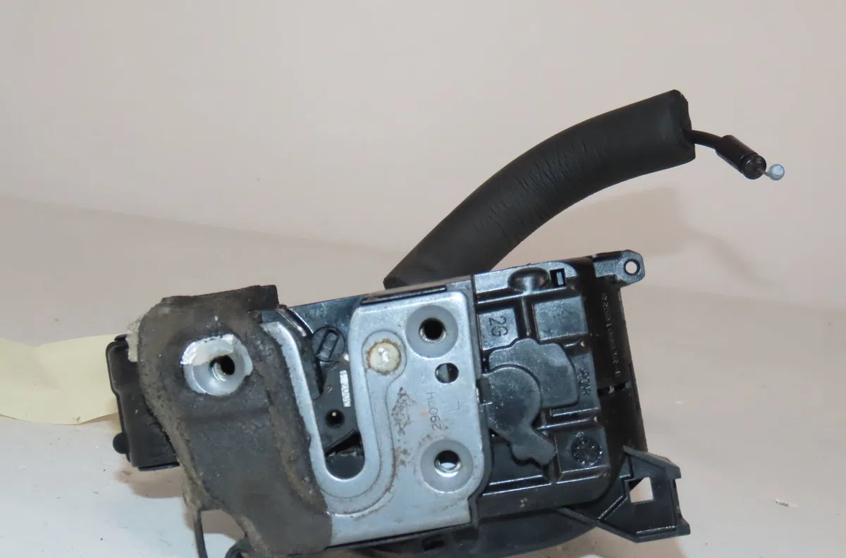 Serrure porte arg Renault LAGUNA III (BT0-1) 2.0 dci (bt01, bt08, bt09, bt0e, bt0k, bt12, bt1c, bt1d,... (2007-2015) 5 p