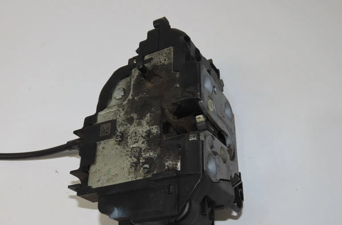 Serrure porte arg Renault MEGANE III 3-5 portes (BZ0-1_, B3_) 1.5 dci (bz09, bz0d, bz1w, bz29, bz14) (2009) 5 portes occ