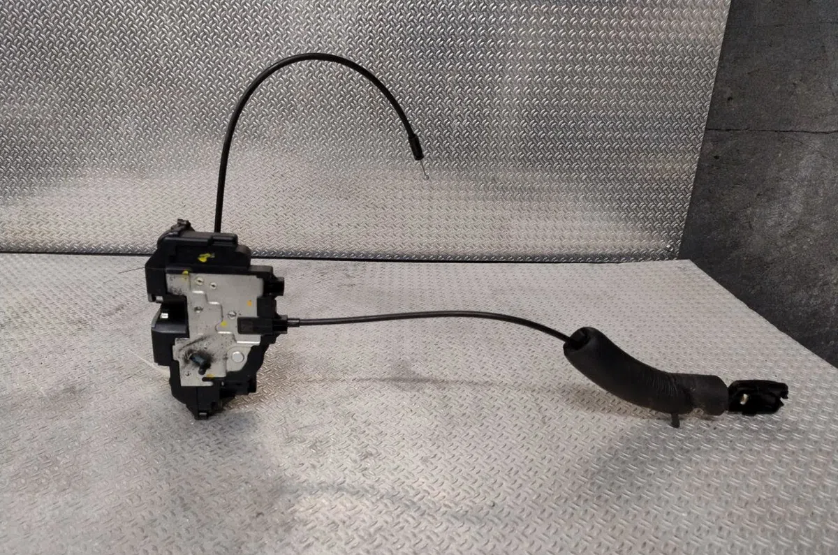 Serrure porte arg Renault MEGANE III 3-5 portes (BZ0-1_, B3_) 1.5 dci (bz1g, bz1w, bz0r) (2013-2015) 5 portes occasion