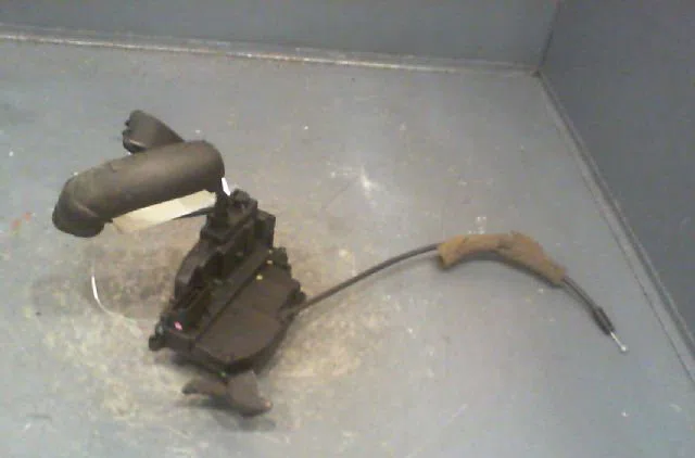 Serrure porte arg RENAULT MEGANE III Phase 1 11-2008--01-2012 occasion
