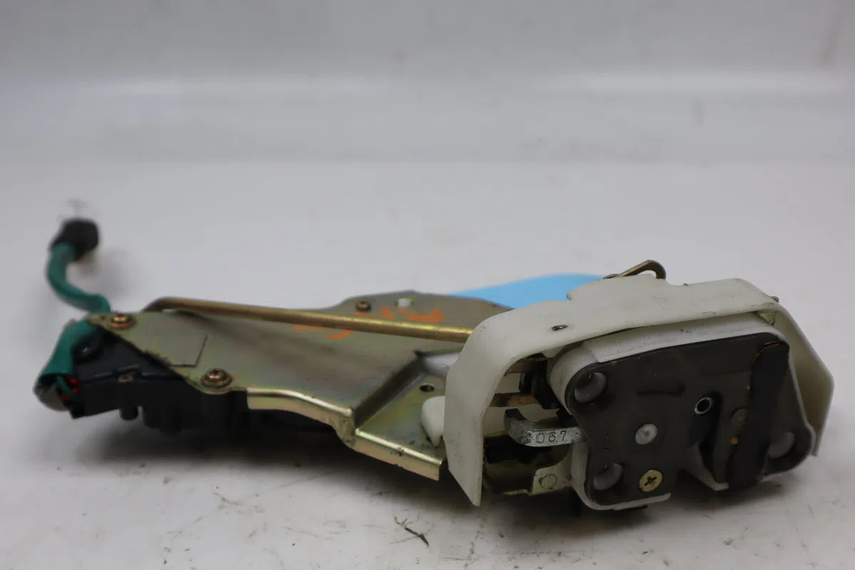 Serrure porte arg Suzuki WAGON R 3-5 portes (MM) 1.3 (rb 413) (2000-2004) occasion