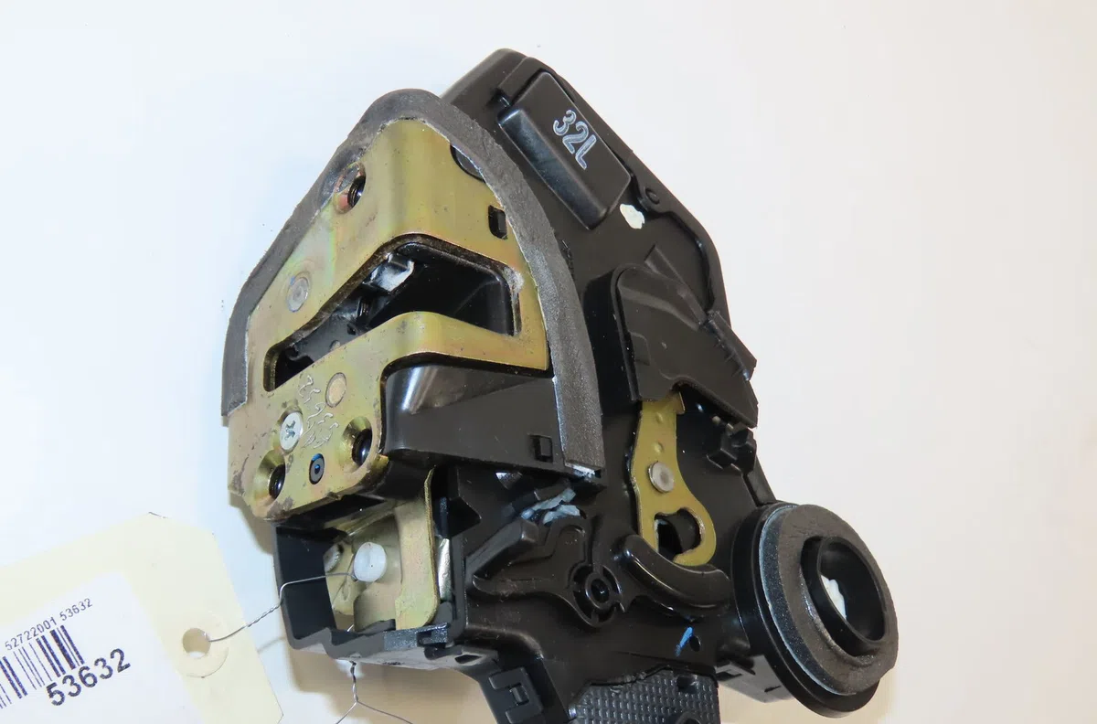 Serrure porte arg Toyota AVENSIS (_T25_) 2.0 d-4d (cdt250_) (2003-2008) occasion