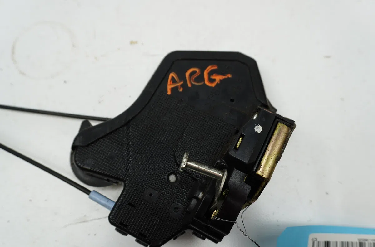 Serrure porte arg Toyota COROLLA (_E12_) 1.4 d (nde120_) (2004-2007) 5 portes occasion
