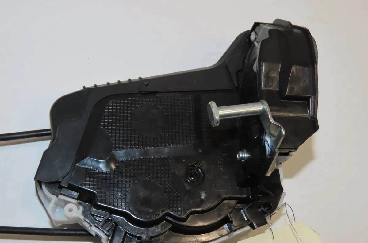 Serrure porte arg Toyota YARIS (_P13_) 1.5 hybrid (nhp130_) (2012) occasion