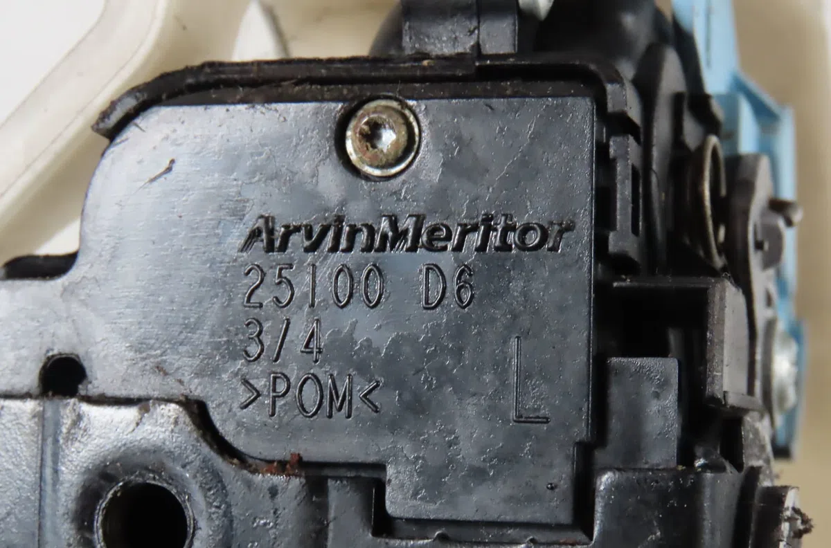 Serrure porte arg Volkswagen GOLF V (1K1) 2.0 tdi (2003-2008) occasion