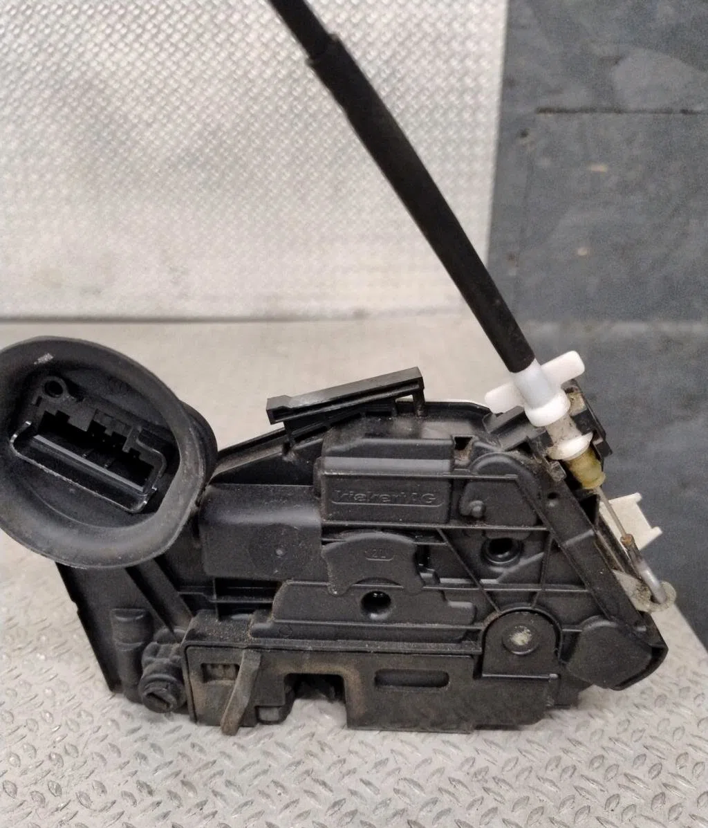 Serrure porte arg Volkswagen GOLF VI (5K1) 1.6 tdi (2009-2012) 5 portes occasion