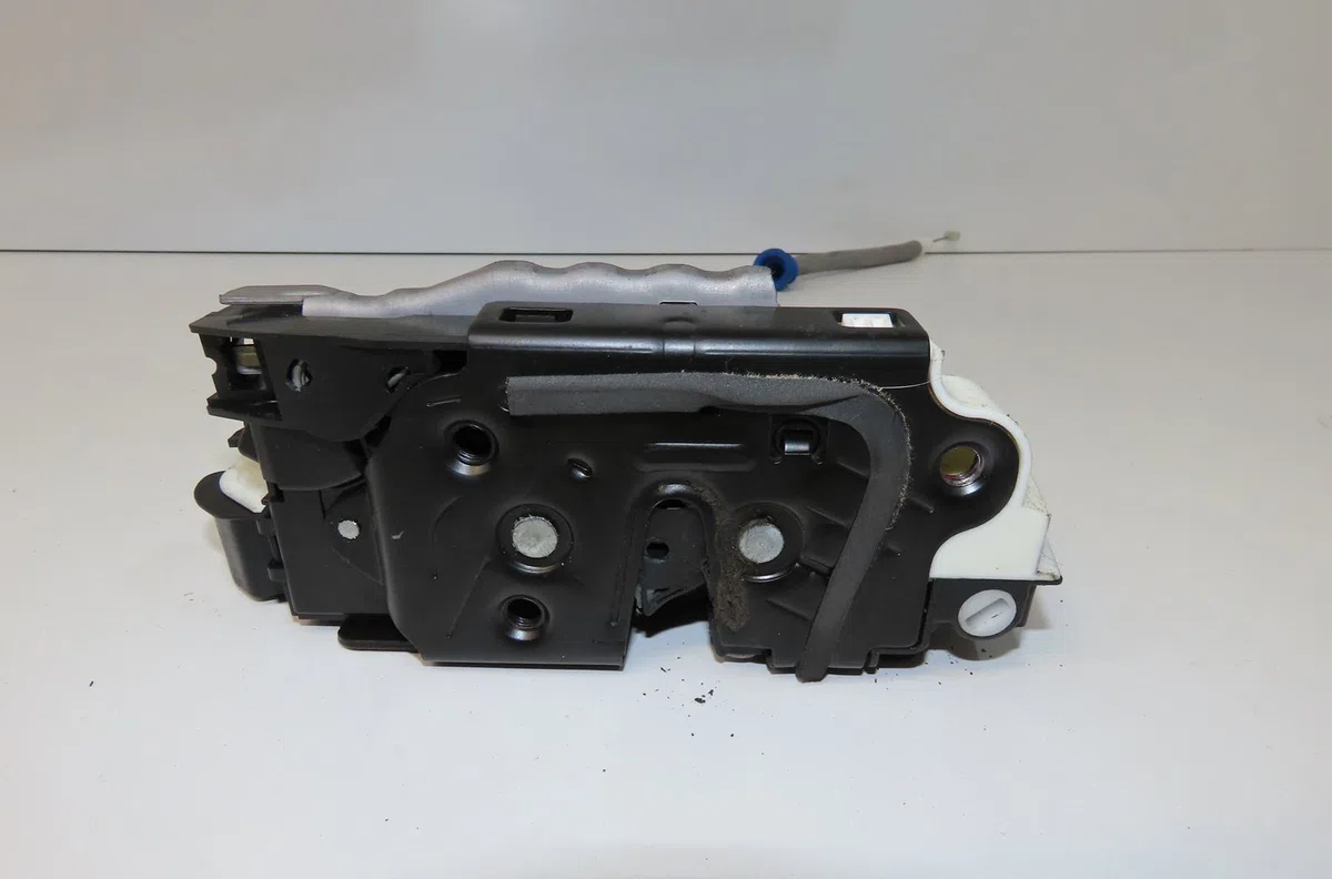 Serrure porte arg Volkswagen UP! (121, 122, BL1, BL2, BL3, 123) 1.0 (2011-2020) 5 portes occasion