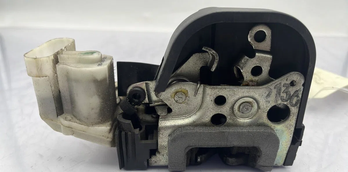 Serrure porte avd ALFA ROMEO 147 PHASE 2 occasion