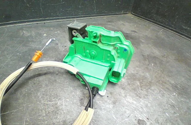 Serrure porte avd Alfa romeo MITO (955_) 1.4 (955axv1a) (2011-2018) occasion