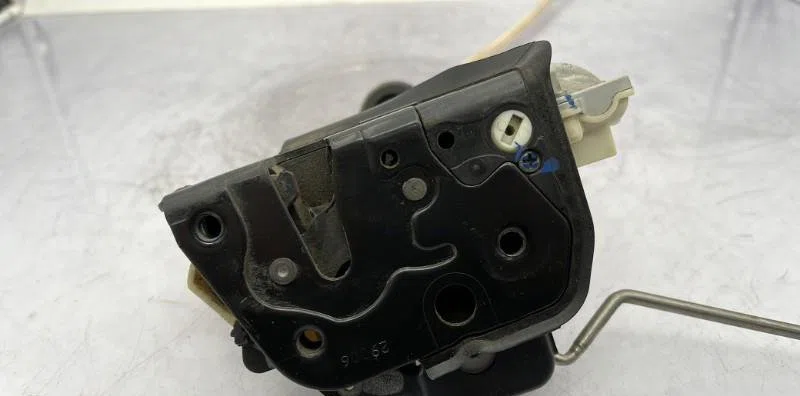 Serrure porte avd AUDI A3 2 PHASE 1 occasion