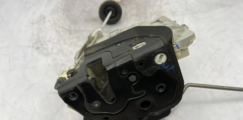 Serrure porte avd AUDI A3 2 PHASE 1 occasion