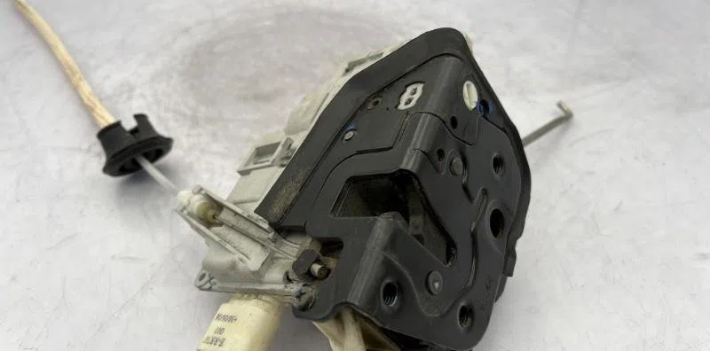 Serrure porte avd AUDI A3 2 PHASE 1 occasion