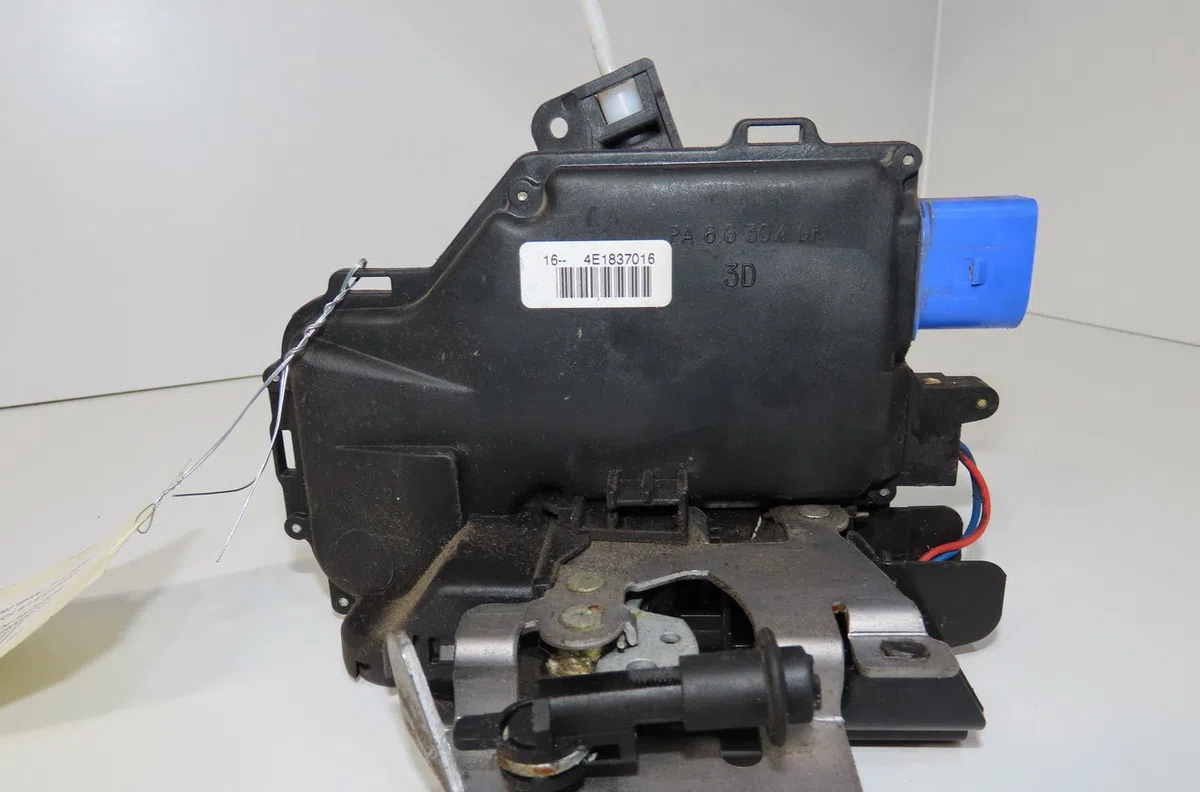 Serrure porte avd Audi A3 (8P1) 1.9 tdi (2003-2010) 3 portes occasion