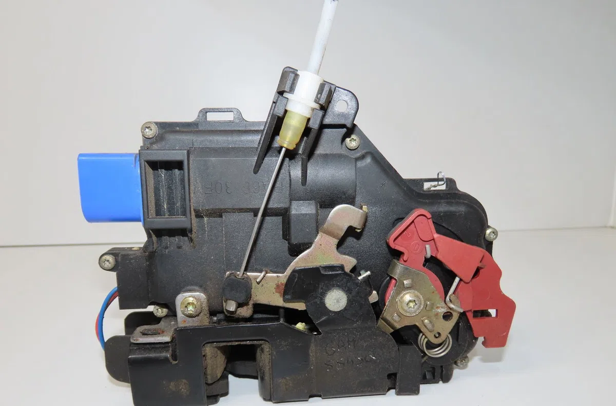 Serrure porte avd Audi A3 (8P1) 1.9 tdi (2003-2010) 3 portes occasion
