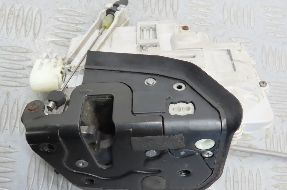 Serrure porte avd Audi A3 (8P1) 1.9 tdi (2003-2010) 3 portes occasion